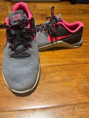 Nike Metcon 3 Women's Gray/Pink/Black Knit Running Sneakers Size 7